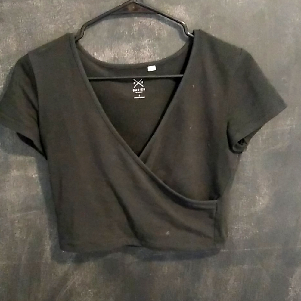 🌺Black cropped wrap shirt🌺